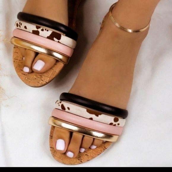 Puffy strap slide Sandals in multi cow print. - Picture 7 of 7